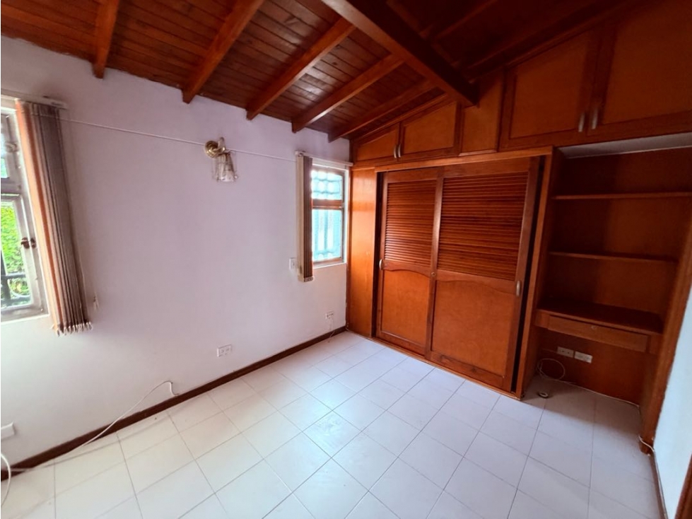 Vendo casa segundo piso en unidad residencial en calasanz, parqueadero — foto 6
