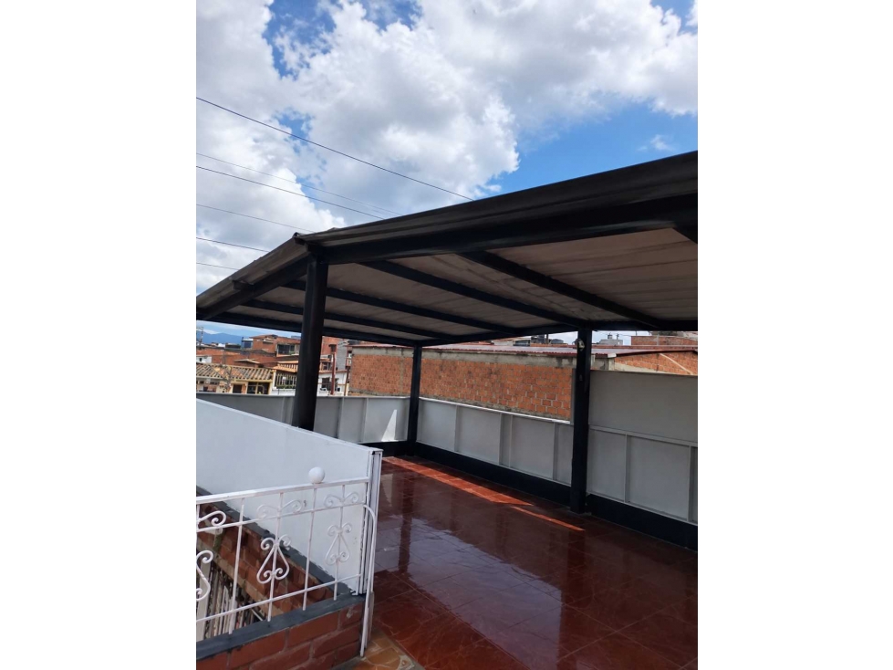 VENDO CASA TERCER PISO CON TERRAZA EN CABAÑAS BELLO — foto 3