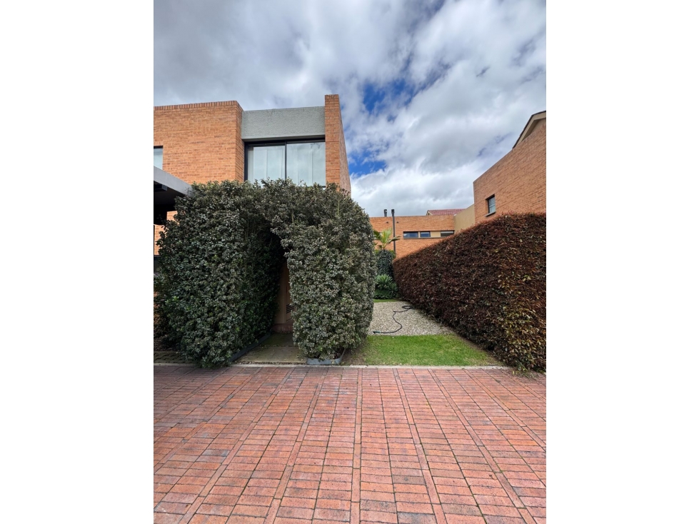 Vendo casa tipo L.en Fontanar con lote grande e independiente — foto 3