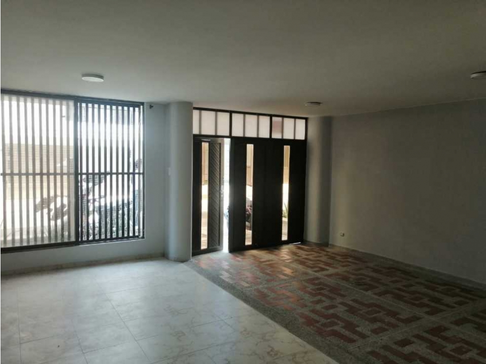 VENDO CASA TRES NIVELES EN CORALES PEREIRA