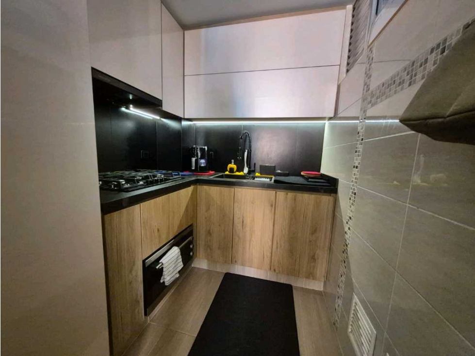 VENDO CASA TRES NIVELES REMODELADA EN NORTE DE BOGOTÁ. — foto 3