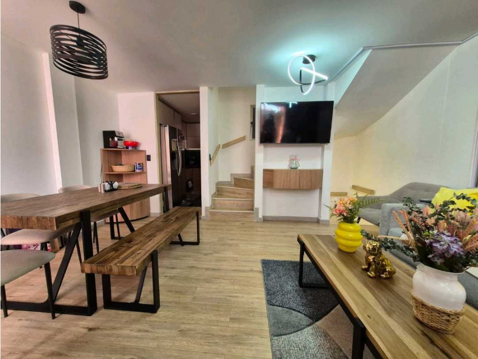 VENDO CASA TRES NIVELES REMODELADA EN NORTE DE BOGOTÁ. — foto 4
