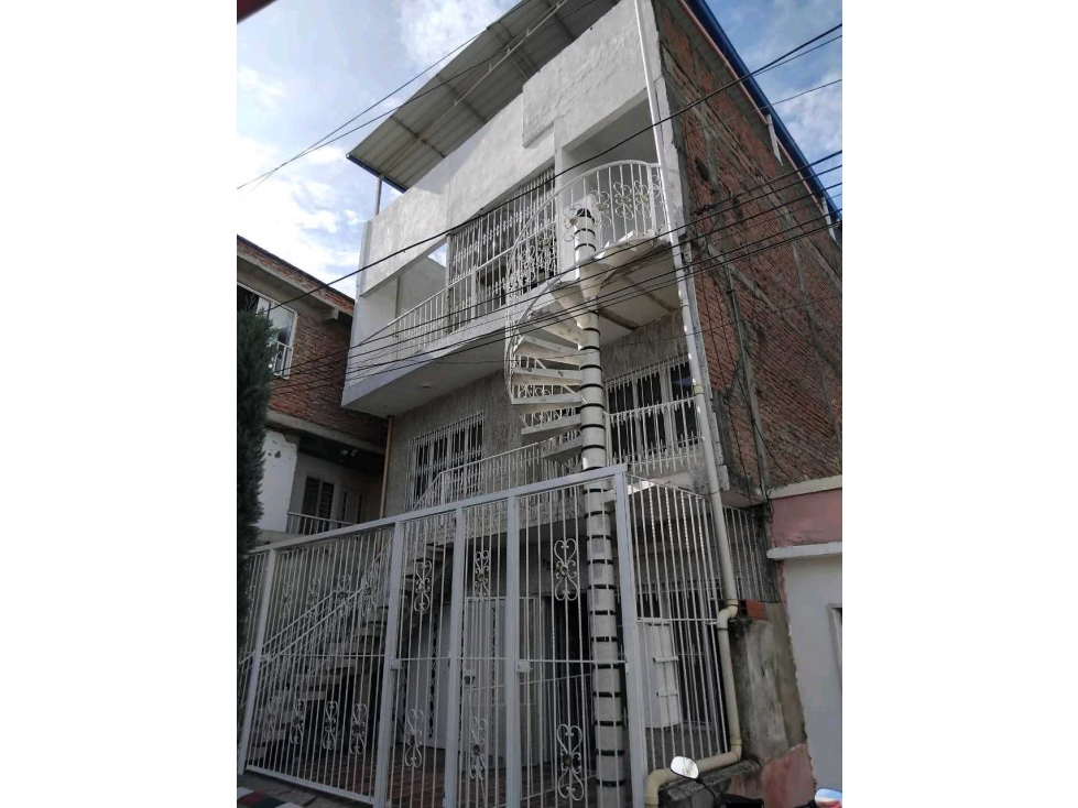 VENDO CASA TRIFAMILIAR BARRIO PARAISO ORIENTE CALI