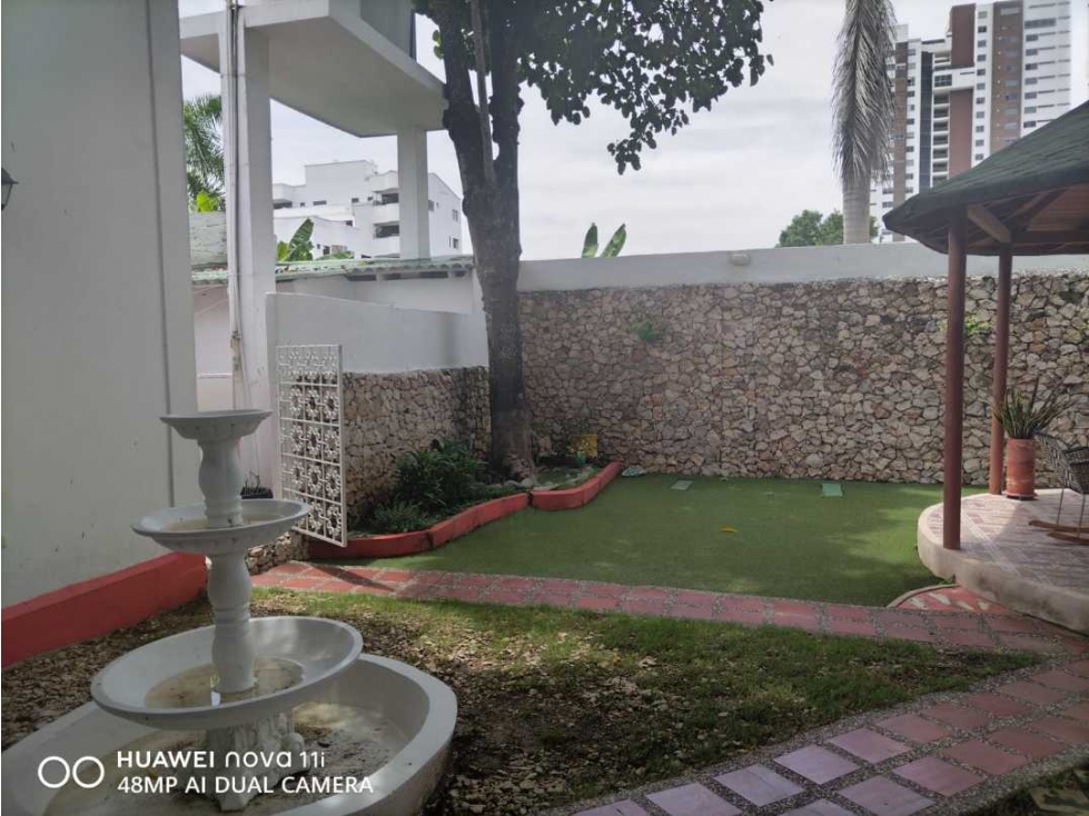 VENDO CASA UN PISO BARRIO EL RECREO