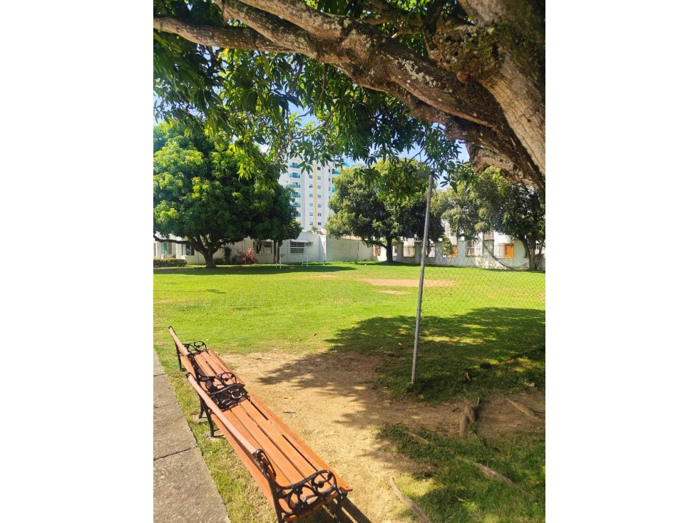 VENDO CASA UN PISO CONJUNTO CERRADO BARRIO CASTELLANA