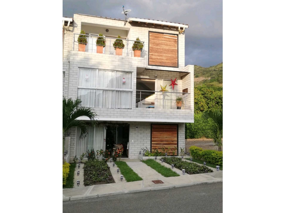 VENDO CASA UNIDAD CAMPESTRE PRAGA EN SOPETRAN ANTIOQUIA