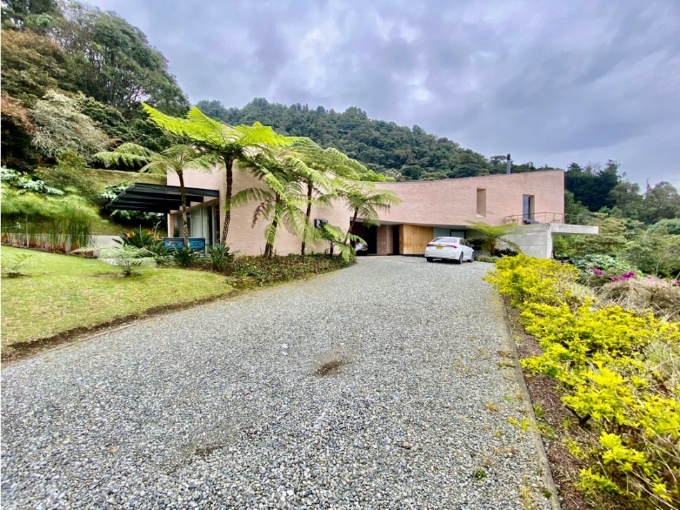 Vendo casa. Unidad cerrada. Alto Las Palmas.