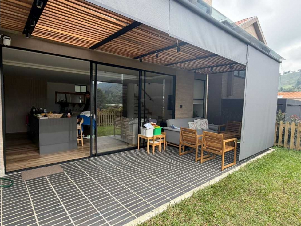 VENDO CASA UNIDAD COMPLETA EN EL RETIRO