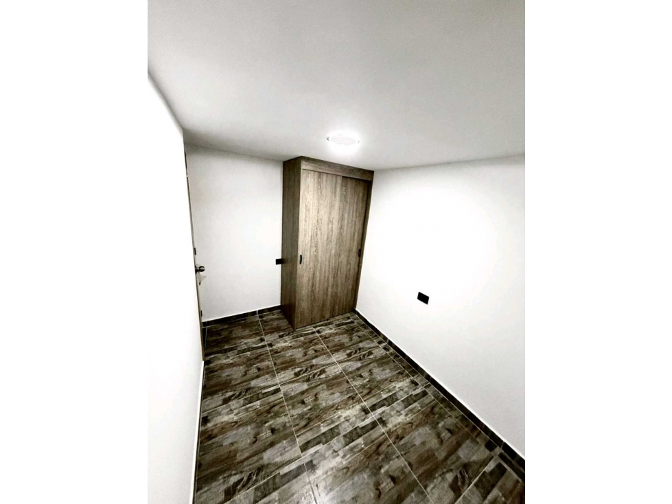 VENDO CASA UNIFAMILIAR 1Y2 PISO EN BELÉN LAS VIOLETAS-PARQUEADERO — foto 2