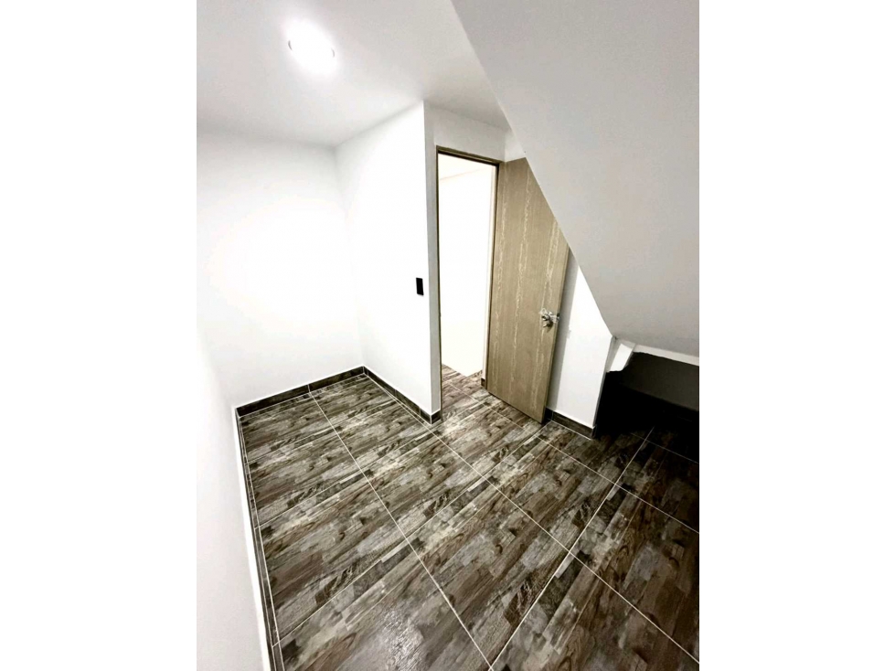 VENDO CASA UNIFAMILIAR 1Y2 PISO EN BELÉN LAS VIOLETAS-PARQUEADERO — foto 4