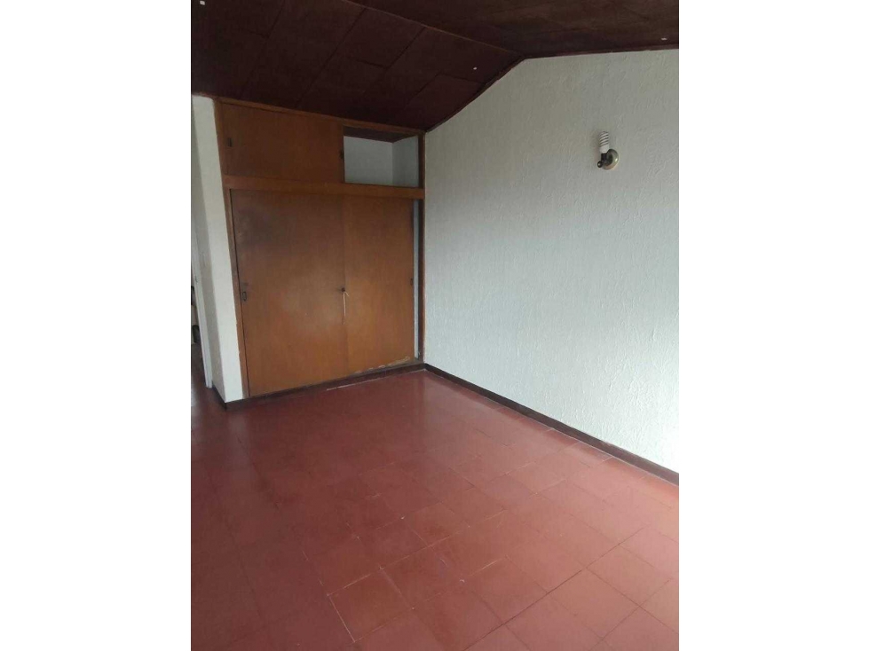 VENDO CASA UNIFAMILIAR 2 Pisos B/Los Álamos. Área 114m² — foto 2