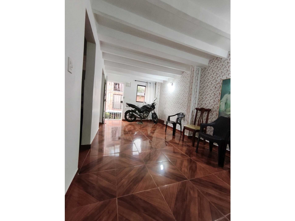 VENDO CASA UNIFAMILIAR BUENOS AIRES A 2 MIN DEL CC. LA CENTRAL NO AIRE