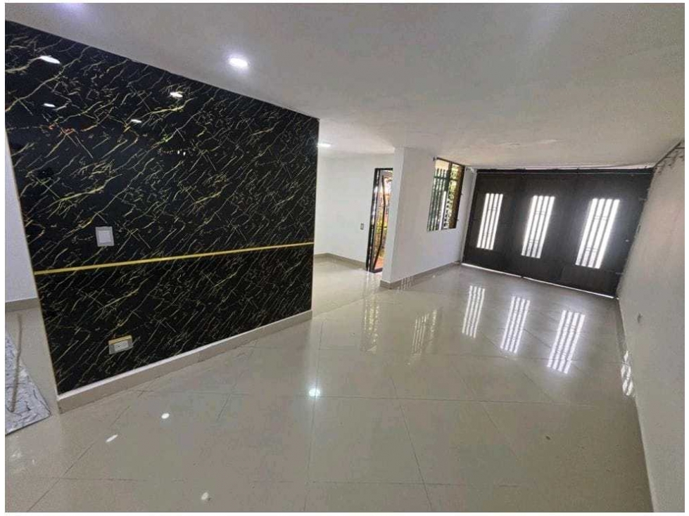 VENDO CASA UNIFAMILIAR DE TRES NIVELES EN GRATAMIRA MEDELLÍN — foto 3