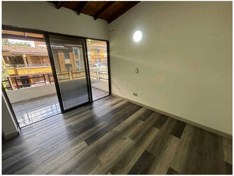 VENDO CASA UNIFAMILIAR DE TRES NIVELES EN GRATAMIRA MEDELLÍN — foto 4