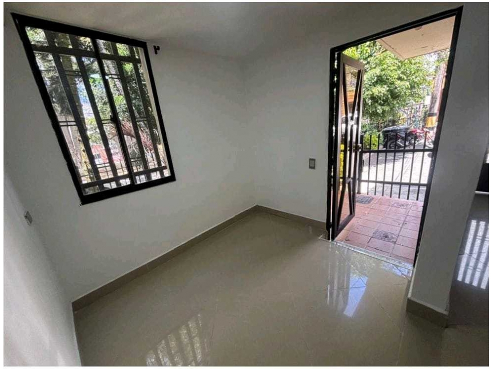 VENDO CASA UNIFAMILIAR DE TRES NIVELES EN GRATAMIRA MEDELLÍN — foto 5