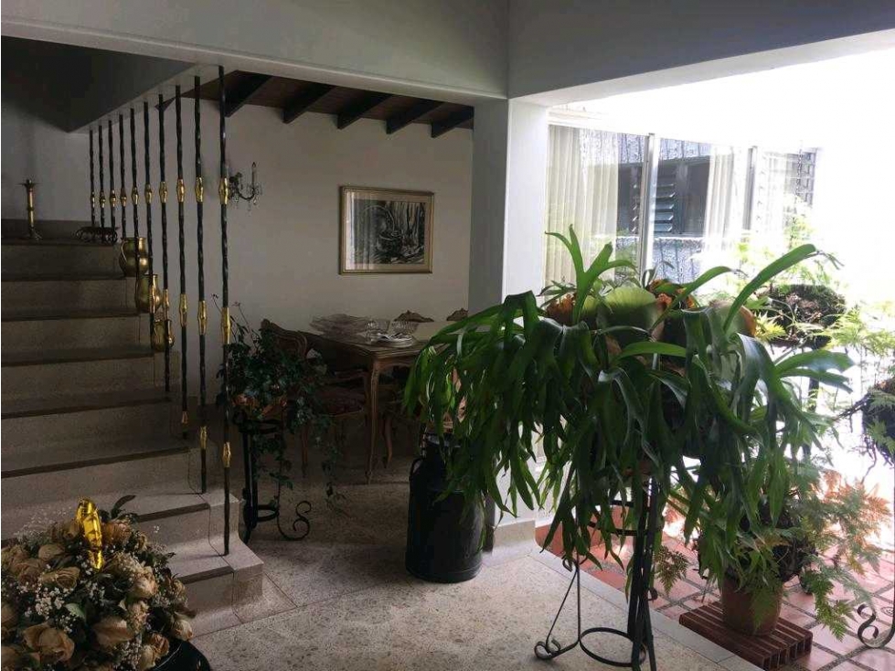 VENDO CASA UNIFAMILIAR EN MEDELLIN EL VELODROMO