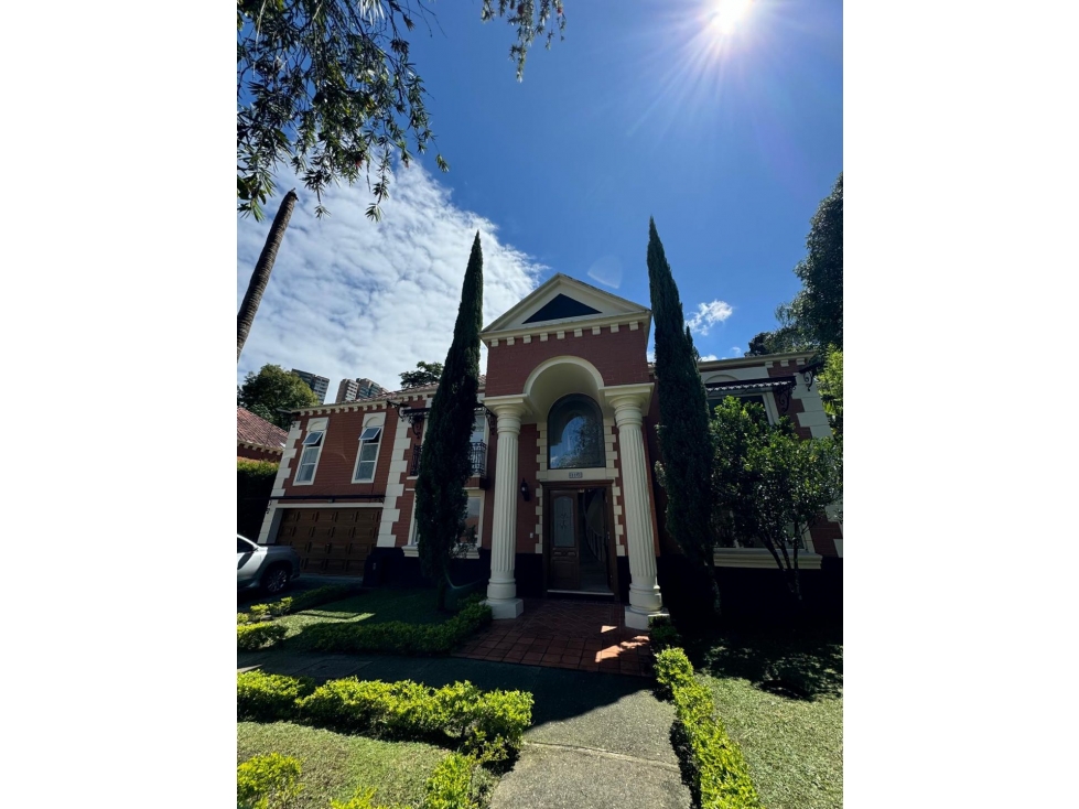 Vendo Casa Unifamiliar en Medellín Poblado San Lucas