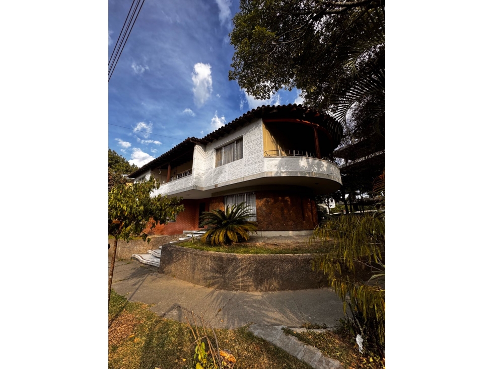 Vendo casa Unifamiliar en Medellín barrio Simón Bolívar