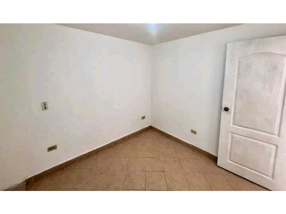VENDO CASA UNIFAMILIAR EN ROBLEDO — foto 4