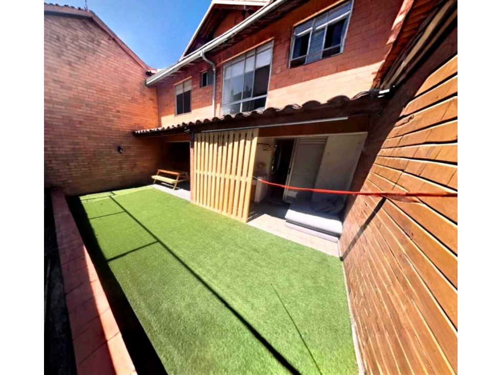 VENDO CASA UNIFAMILIAR EN SURAMERICA CON PATIO INTERNO UNIDAD CERRADA