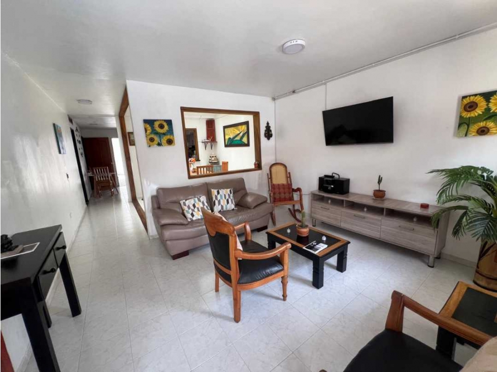 VENDO CASA UNIFAMILIAR EN VENECIA