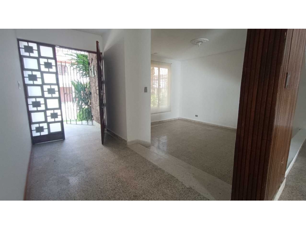 VENDO CASA UNIFAMILIAR SIMON BOLIVAR CERCA VIVA LAURELES RESIDENCIAL — foto 2