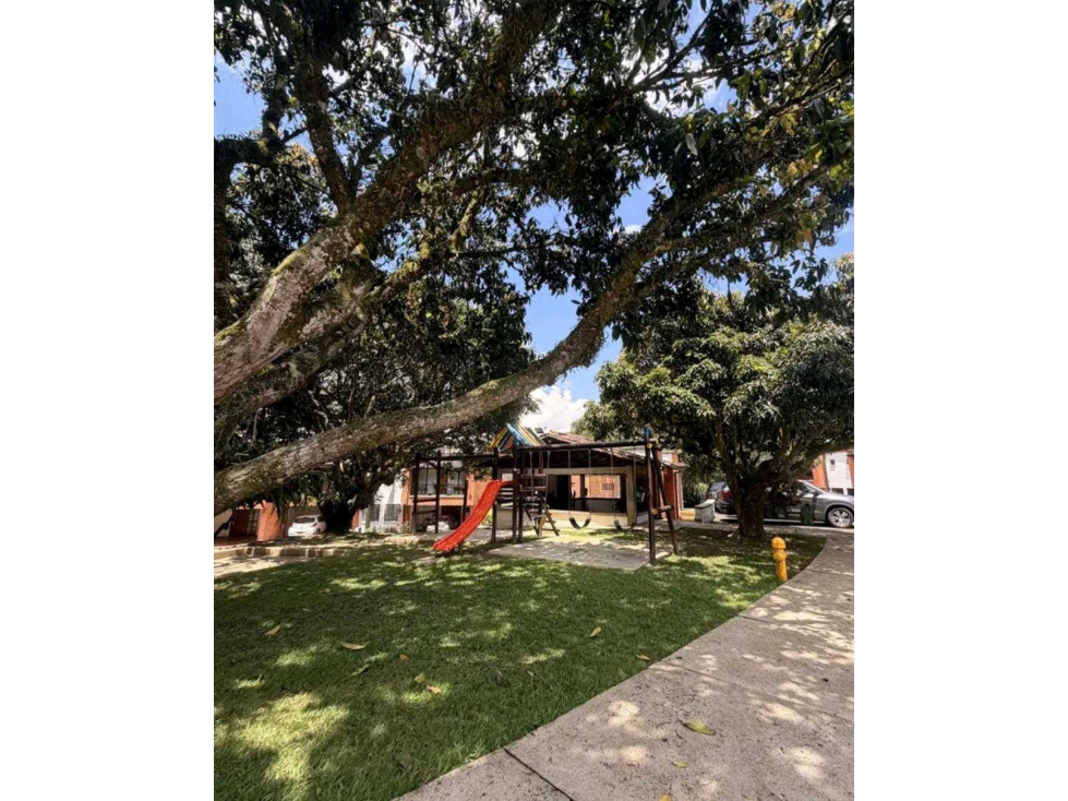 VENDO CASA UNIFAMILIAR UNIDAD ENVIGADO LA SEBASTIANA — foto 2