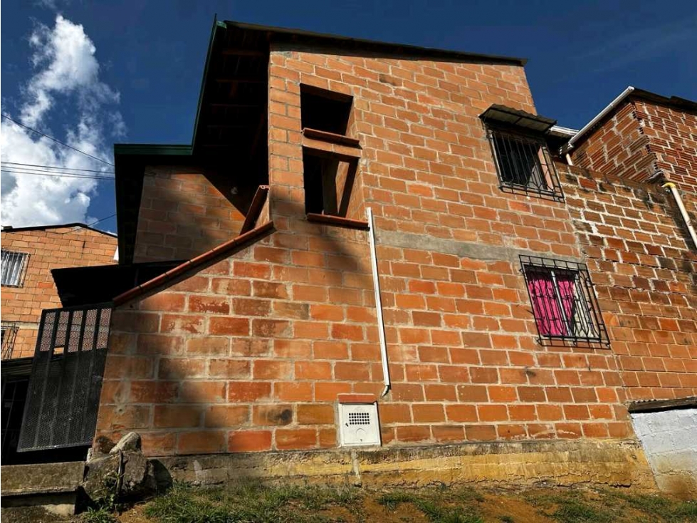 VENDO CASA URBANIZACION EL MIRADOR BELLO ANTIOQUIA