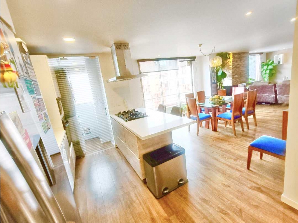 Vendo Chicó Remodelado Sol estudio+2 alcobas baño terraza — foto 2