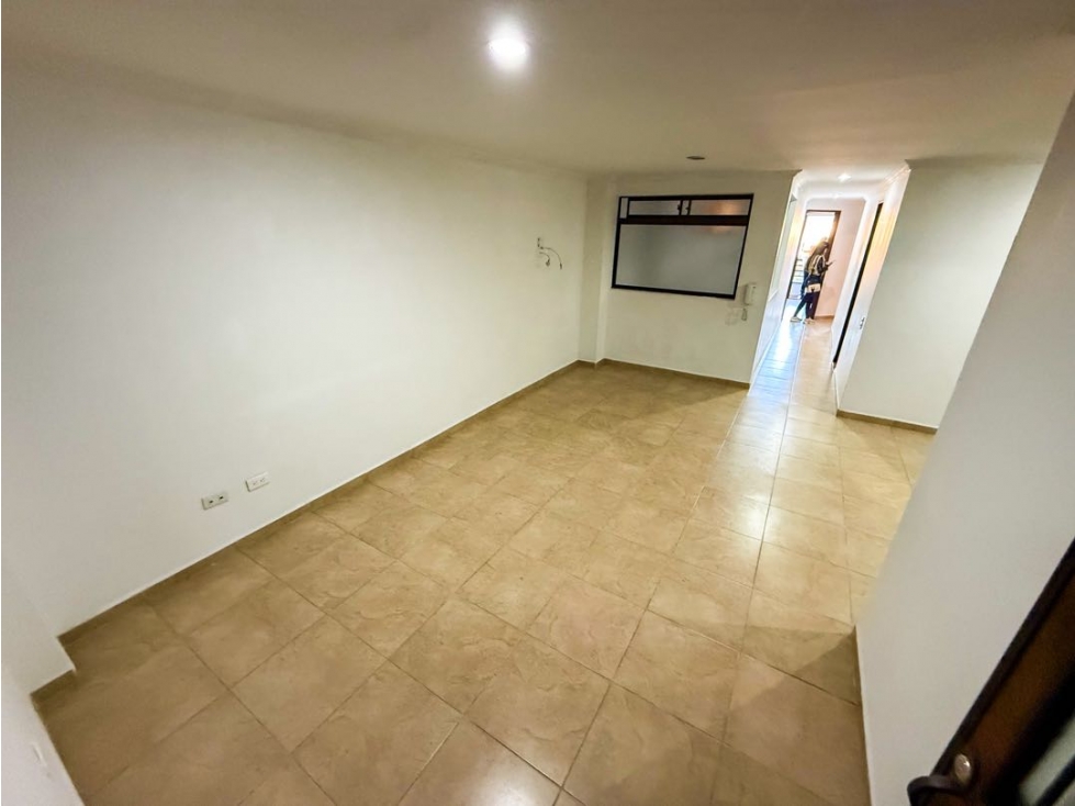 VENDO COMODO APARTAMENTO — foto 2