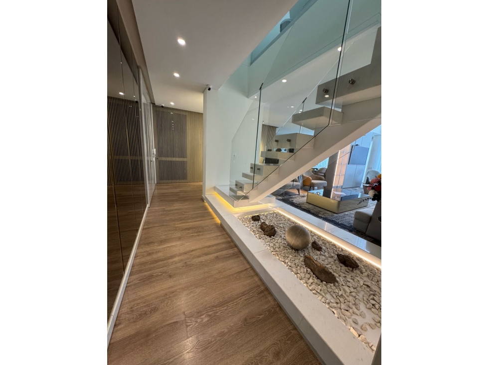 Vendo con opción amoblado apto de lujo con club house en Rosales — foto 2