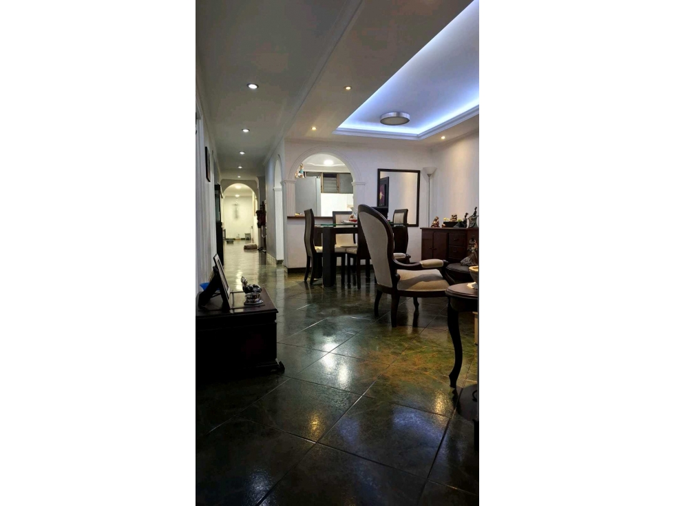 VENDO CONFORTABLE CASA TERCER PISO EN GUAYABAL