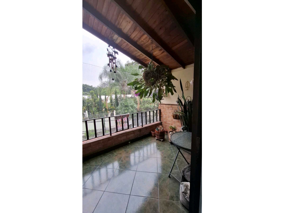 VENDO CONFORTABLE CASA TERCER PISO EN GUAYABAL — foto 2