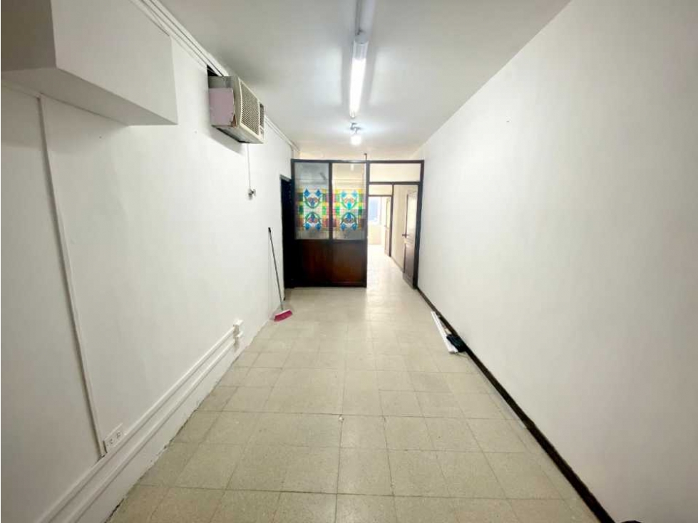 VENDO DE OPORTUNIDAD OFICINA EDIFICIO GRAN PASAJE - 2