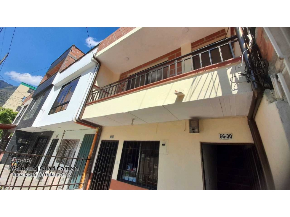 VENDO CASA DE TRES NIVELES POR EL CAI VALADARES BELLO ANTIOQUIA