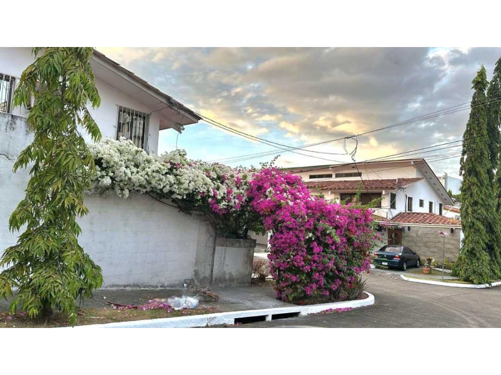 VENDO DUPLEX DE TRES NIVELES EL CANGREJO - 2