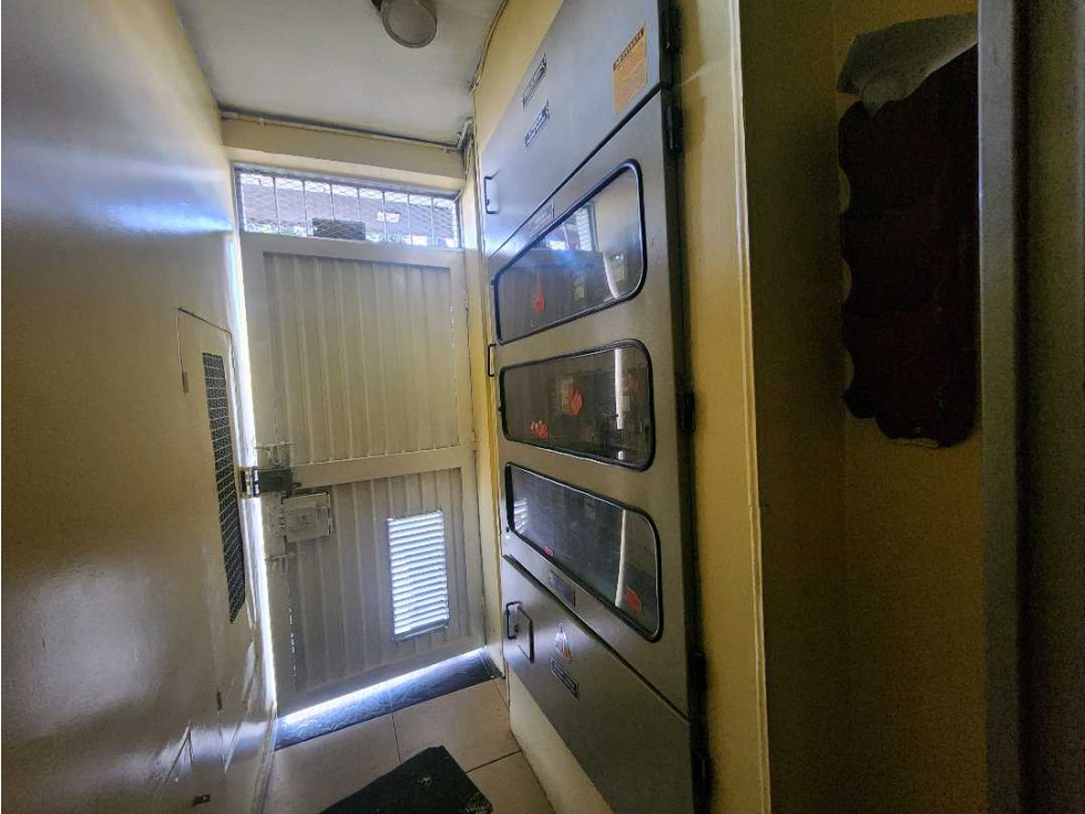 VENDO EDIFICIO RENTABLE EN BOGOTA LOCALIDAD ENGATIVA SOBRE LA BOYACA — foto 4