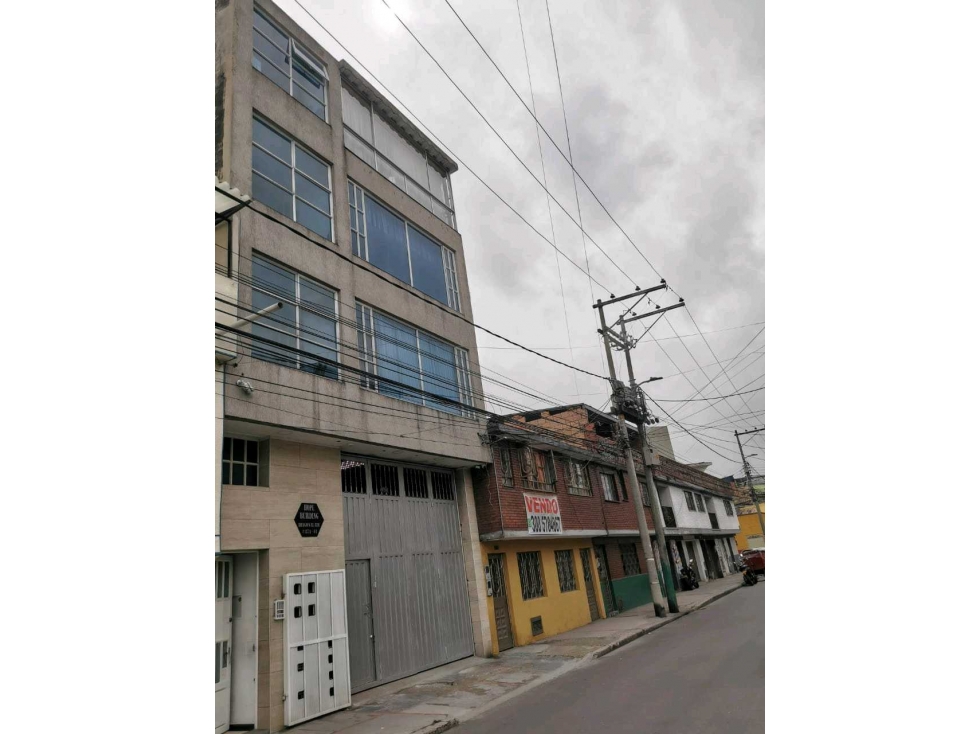VENDO EDIFICIO RENTABLE EN LOS CEREZOS CON LICENCIA DE CONSTRUCCION - 2