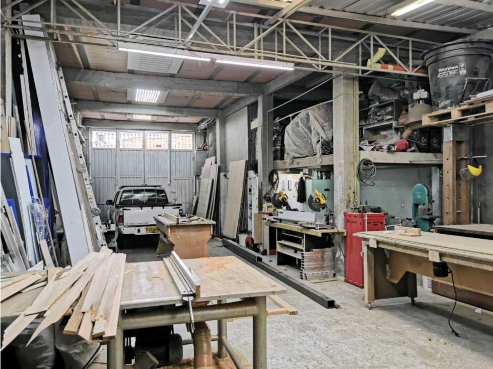 VENDO EDIFICIO RENTABLE EN LOS CEREZOS CON LICENCIA DE CONSTRUCCION - 3