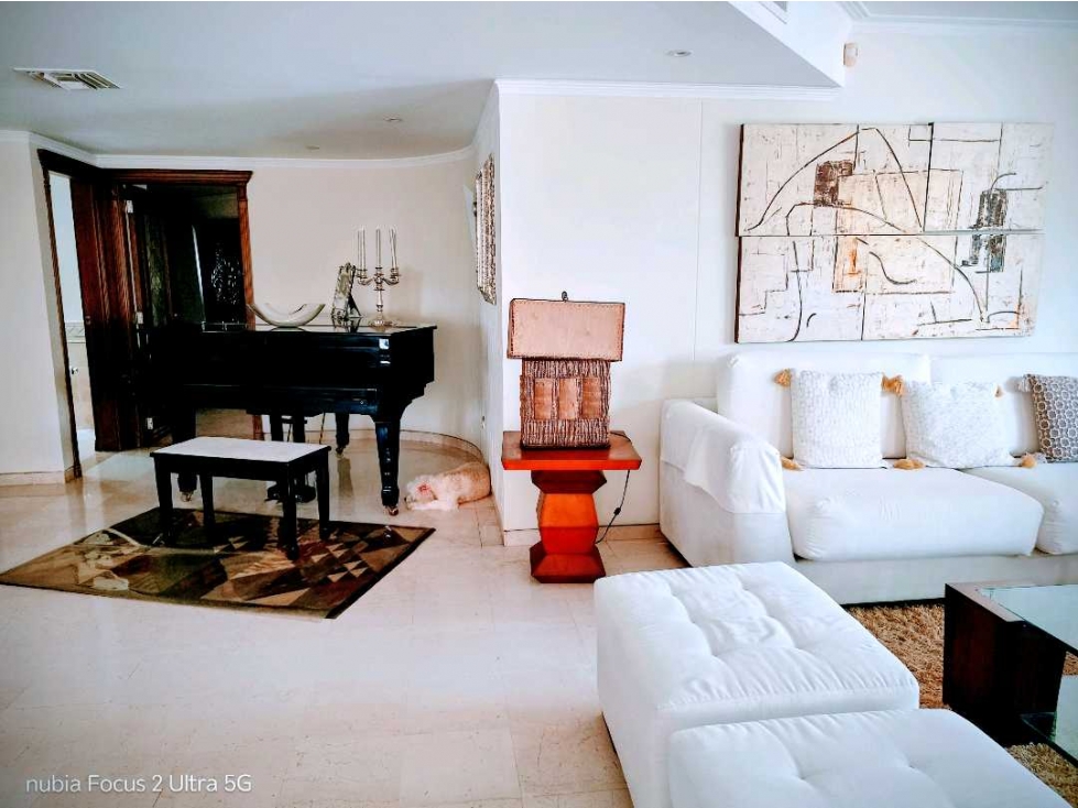 VENDO ELEGANTE APARTAMENTO EN ALTO PRADO