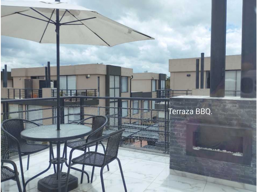 Vendo en Chia Casa en Club House190Mtrs, terraza YG
