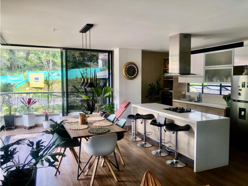 Vendo Espectacular Apartamento en la Loma del Escobero, Envigado