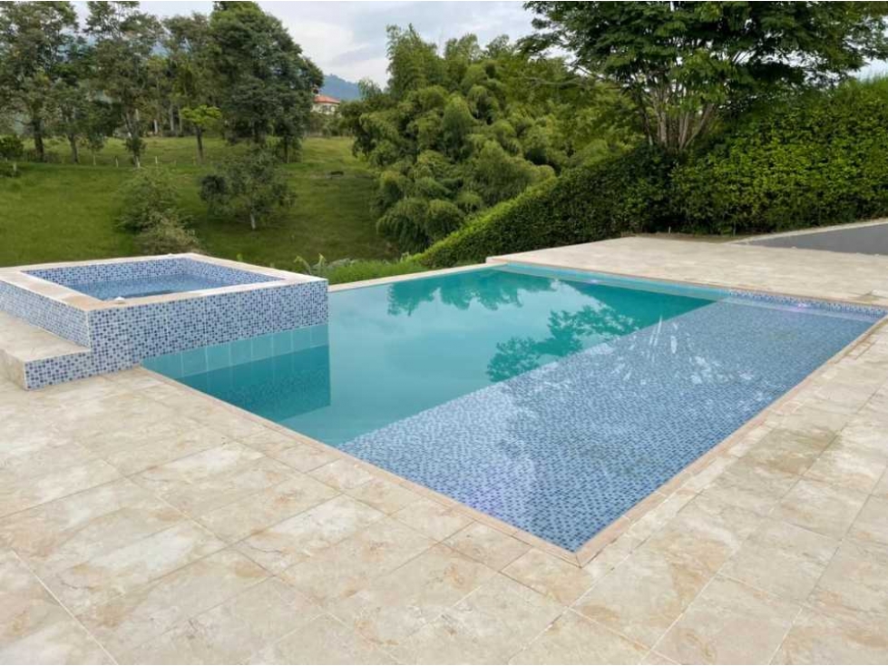 VENDO ESPECTACULAR CASA CAMPESTRE CON PISCINA Y JACUZZI EN COMBIA