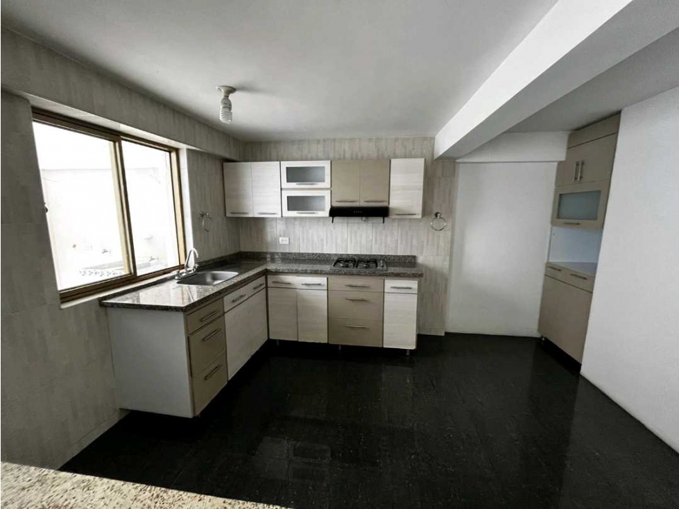 VENDO ESPECTACULAR CASA DE 2 PISOS EN MONTENEGRO QUINDIO