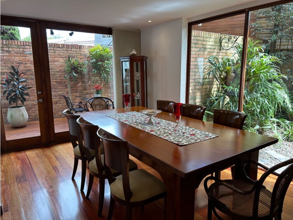 VENDO ESPECTACULAR CASA EN EL RECODO DEL COUNTRY. CONJUNTO CERRADO