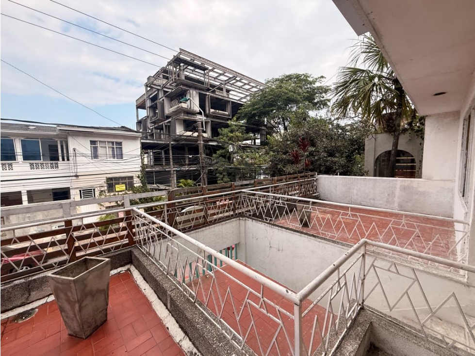Vendo espectacular casa para inversión en barrio granada cali — foto 2