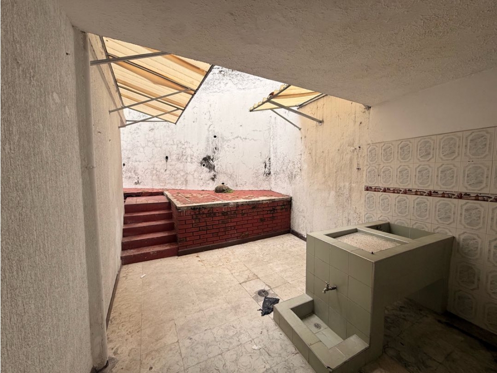 Vendo espectacular casa para inversión en barrio granada cali