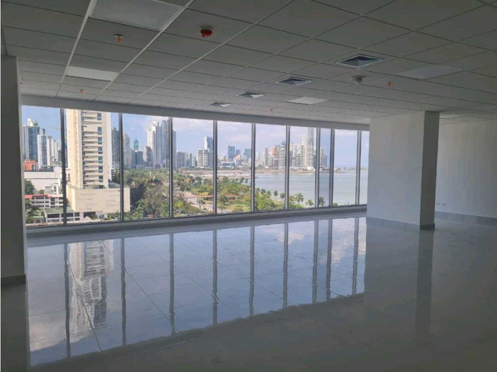 VENDO ESPECTACULAR OFICINA EN BALBOA OFFICE CENTER VISTA A LA BAHIA. — foto 2