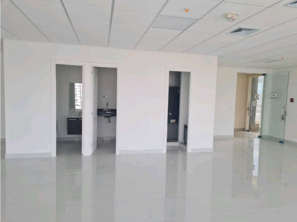VENDO ESPECTACULAR OFICINA EN BALBOA OFFICE CENTER VISTA A LA BAHIA. — foto 4