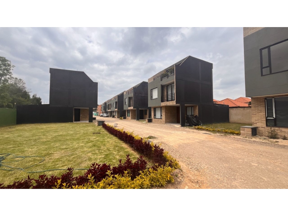 Estrenar linda casa. Acabados modernos.Excelente ubicación.